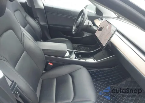 2018 Tesla Model 3 Long Range/Performance z USA, uszkodzony, nr VIN 5YJ3E1EB7JF070600